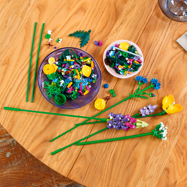 03_LEGO® Buket af vilde blomster-3.png