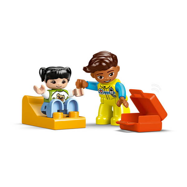 03_LEGO® DUPLO, Ambulance og fører.png