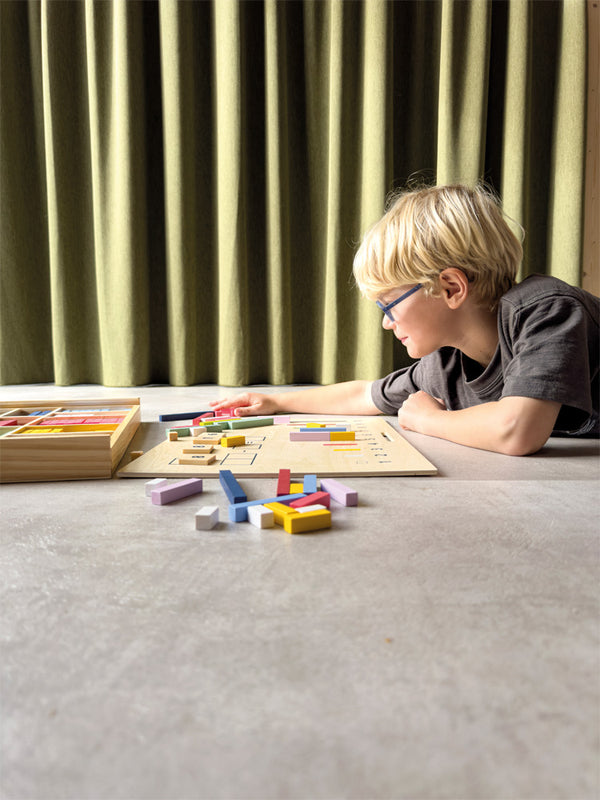 05_12559_10-lernbox-rechenstaebchen-mit-zahlen-educate-small-foot-kinderbild-01.jpg