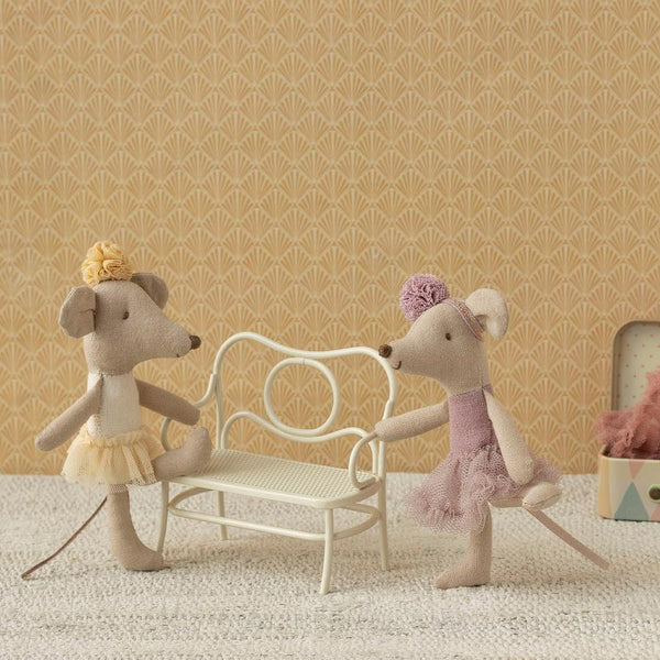 Kleine Schwester Ballerina-Maus in Naturweiß