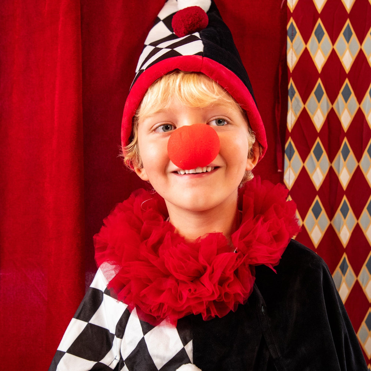 Kom med i manegen – sådan kan børn lege cirkus derhjemme 🎪