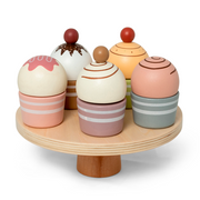 01_MaMaMeMo cupcakes på kagefad-3.png