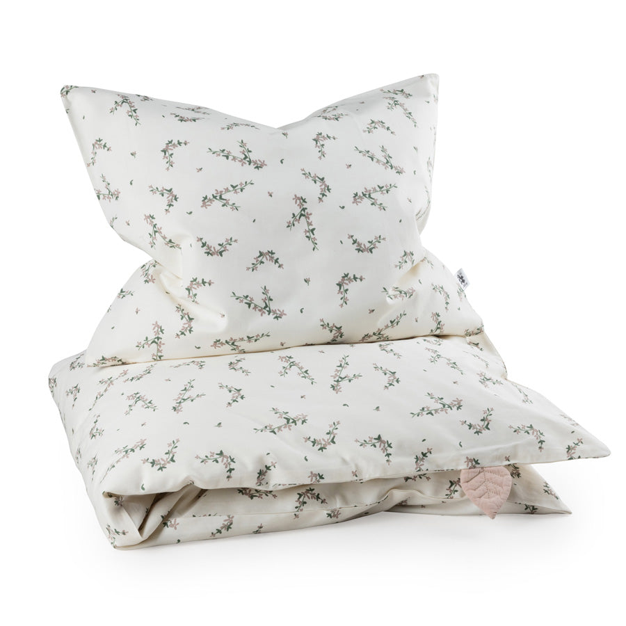 01_Sebra Junior sengetøj, powder blossom.jpg