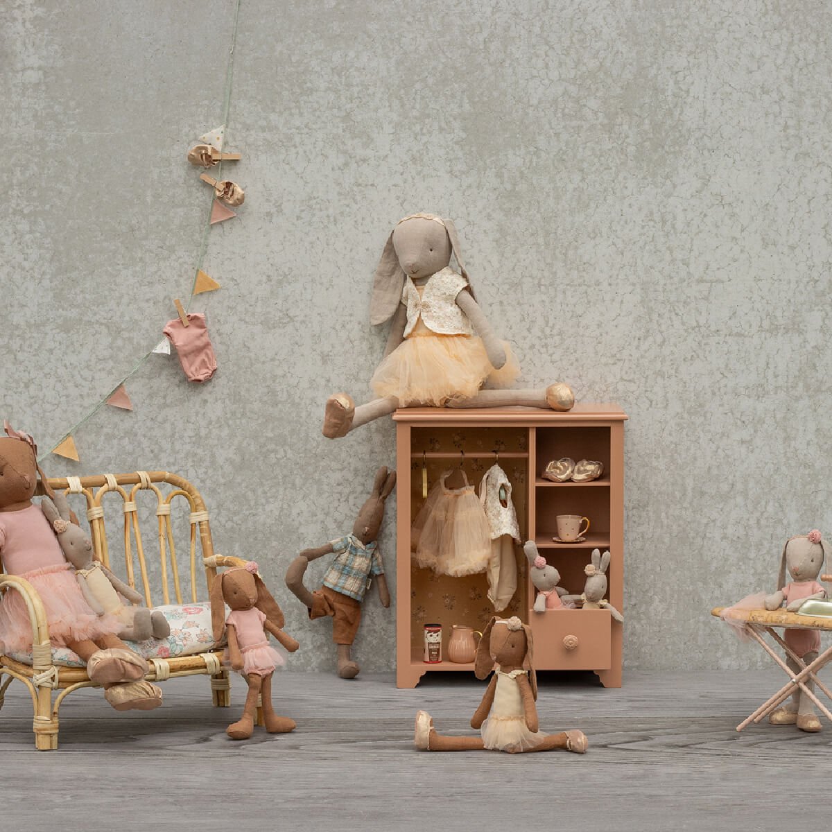 Maileg Garderobe, Stor - Dark Powder