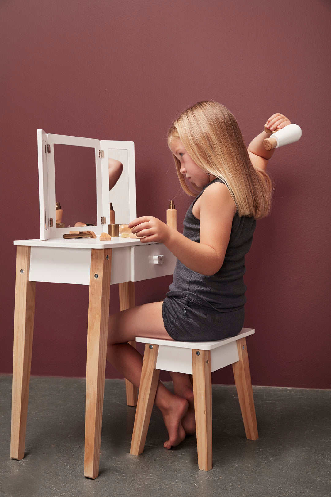 02_84190_by-Astrup-sminkebord-inkl-taburet--3.jpg