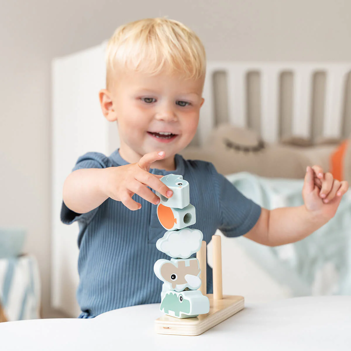 02_Done by Deer Stabel legetøj, happy clouds.png