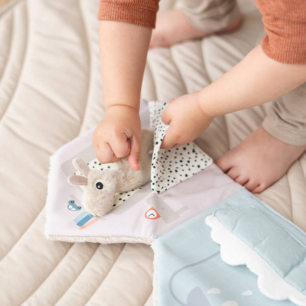 Stoffbuch, Lalees Haus, Done by Deer