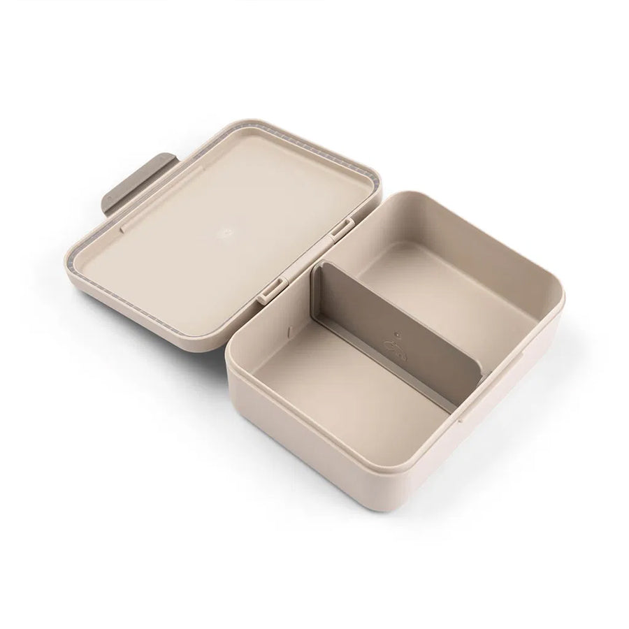 03_Done by Deer Madkasse Med Opdeling, Celebration Sand 2.jpg