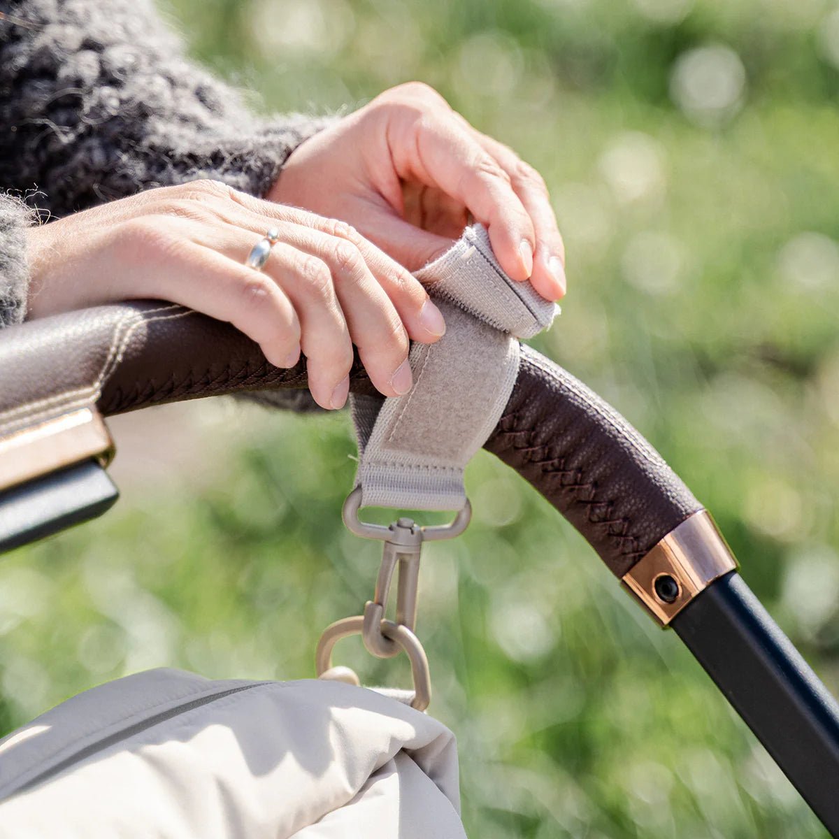 Done By Deer Quiltet Barnevognstaske, Sand