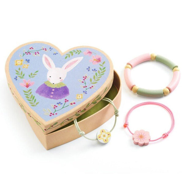 Schachtel mit Cécile's Armbändern