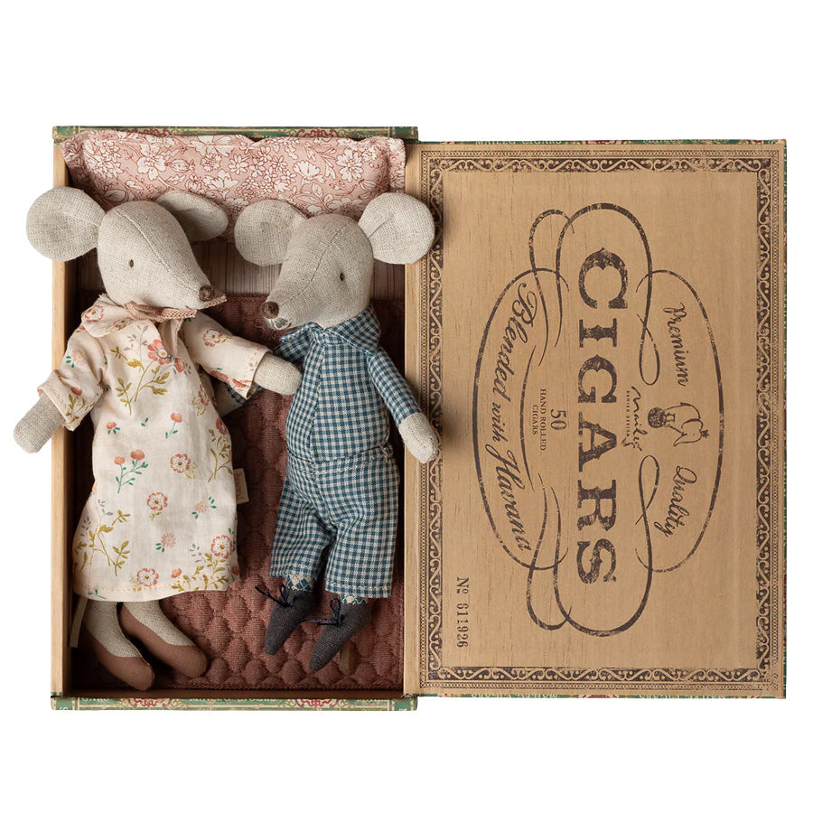 Maileg Großmutter- und -Vater-Maus in Zigarettenbox