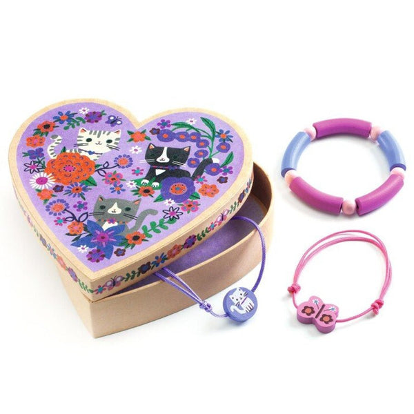 Schachtel mit Tara's Armbändern