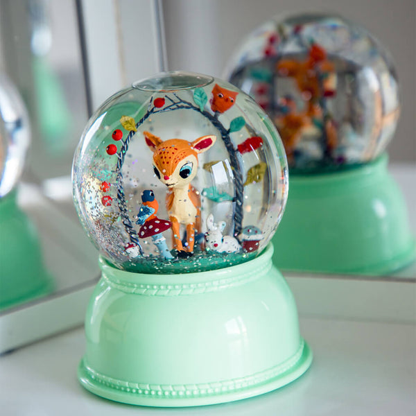 Schneekugel mit Licht und Bambi