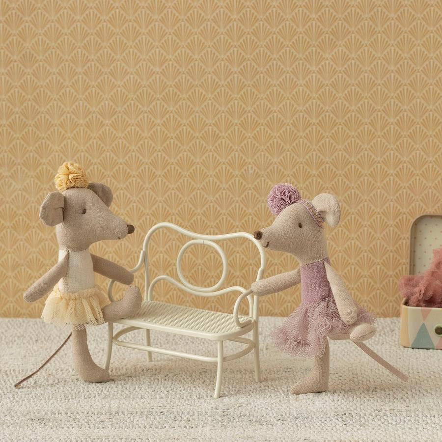 Kleine Schwester Ballerina-Maus in Naturweiß