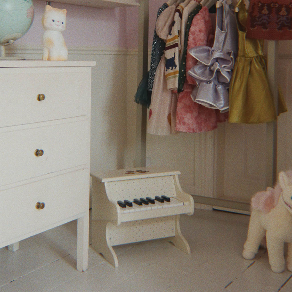 Piano mit Teddybär