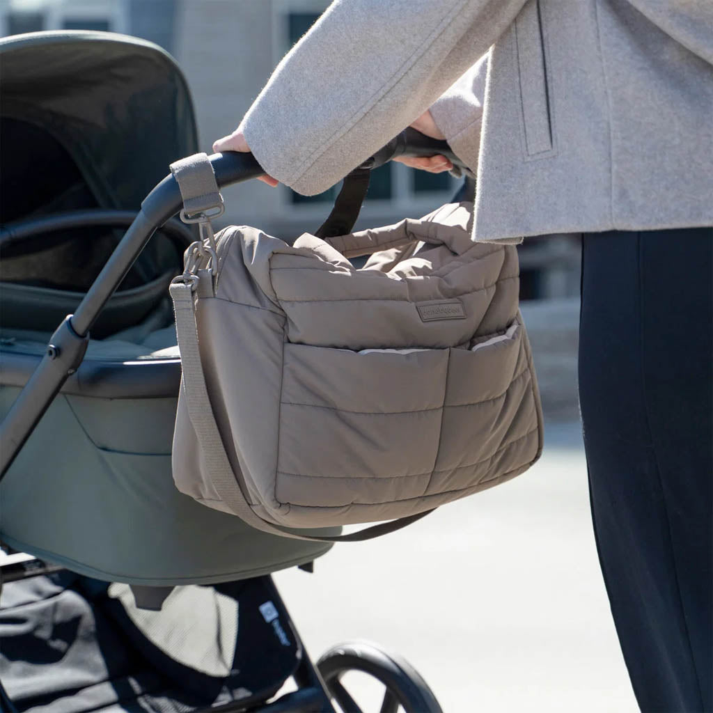 Gesteppte Wickeltasche in taupe
