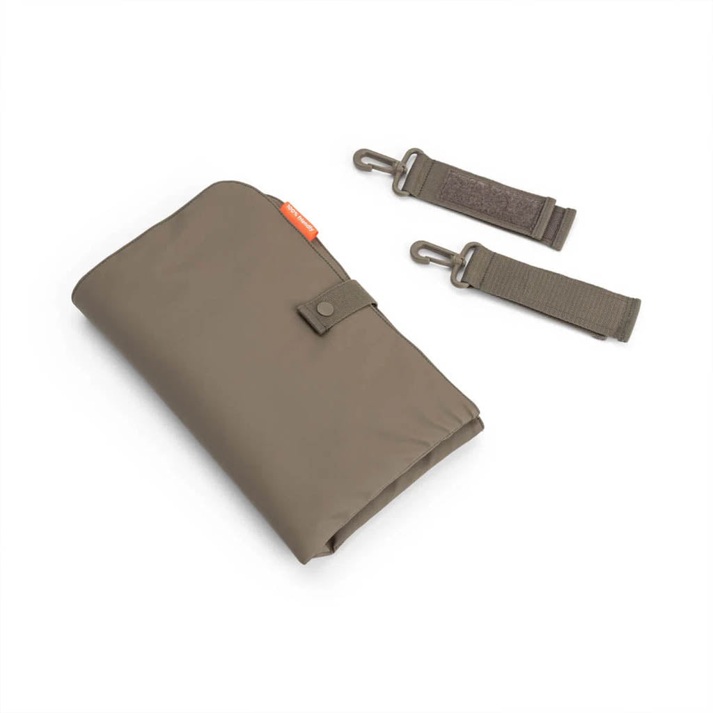 Gesteppte Wickeltasche in taupe