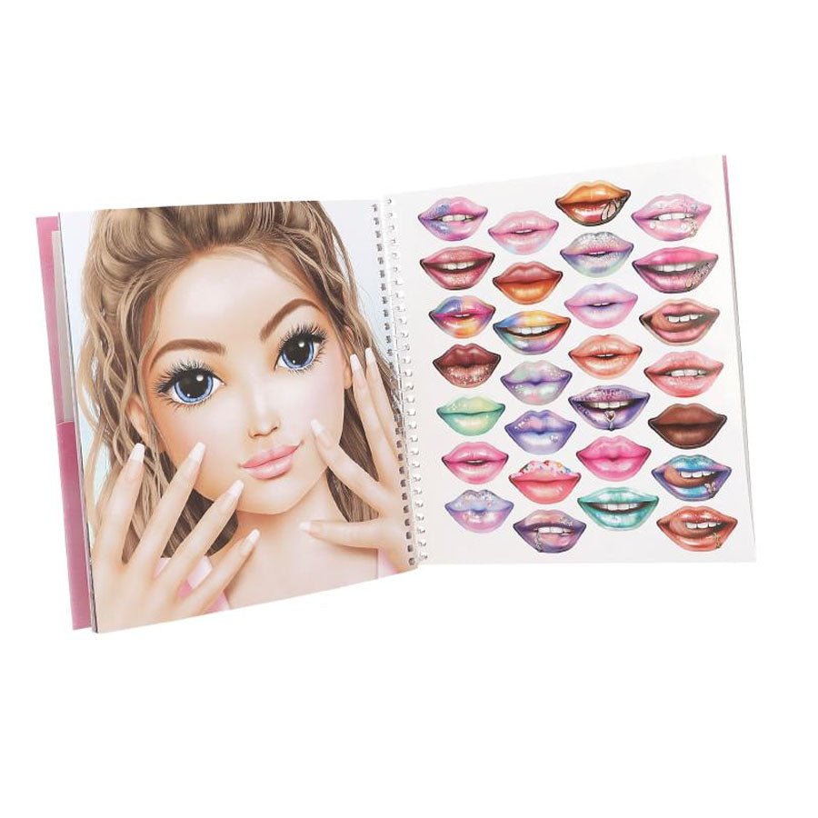 Dress Me Up Klistermærkebog