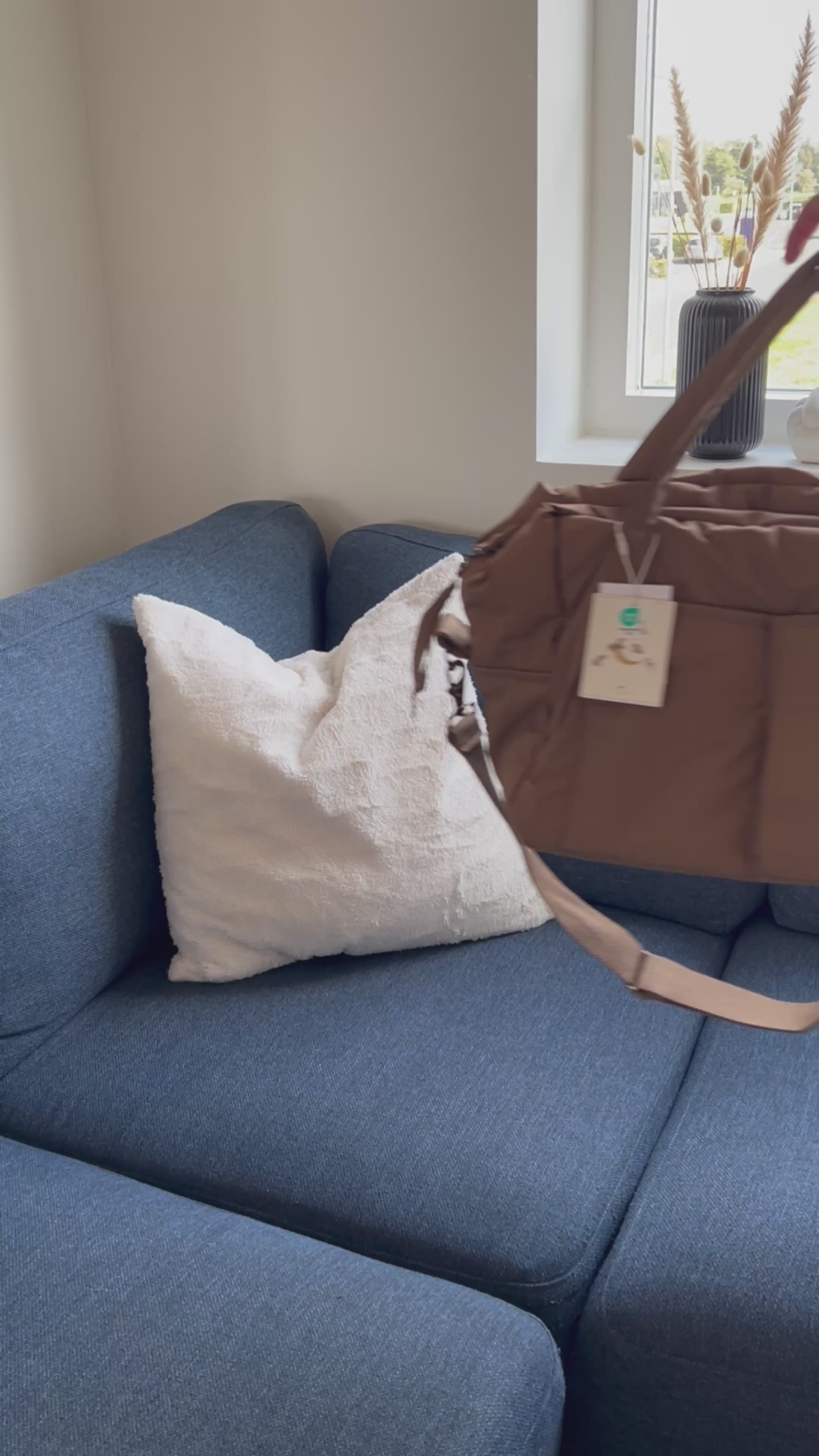 Video laden: Konges Sløjd All-you-need bag, black